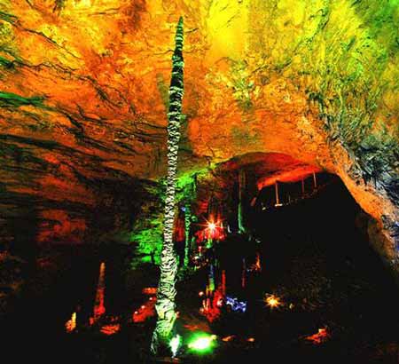 長沙出發(fā)到溶洞奇觀黃龍洞、天門山、玻璃棧道、鳳凰古城九景往返三日游